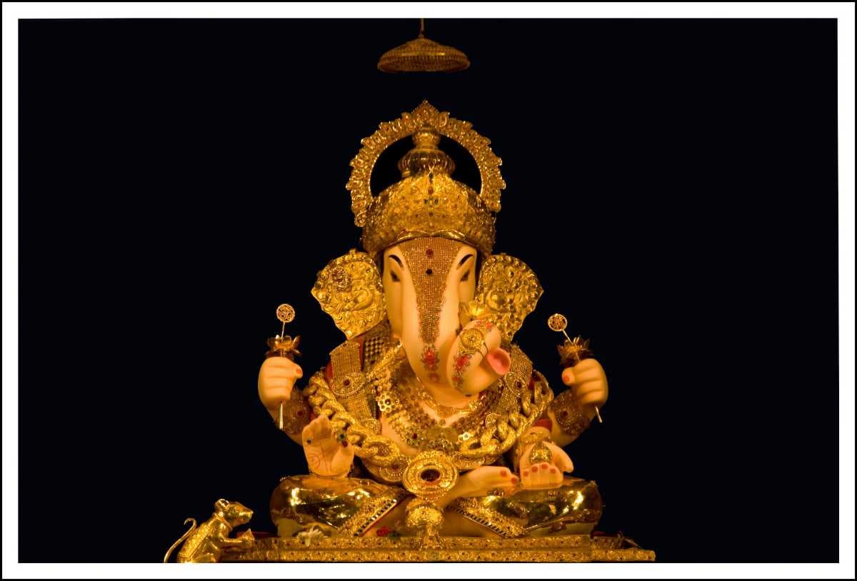 A Ganesh idol in the temple.