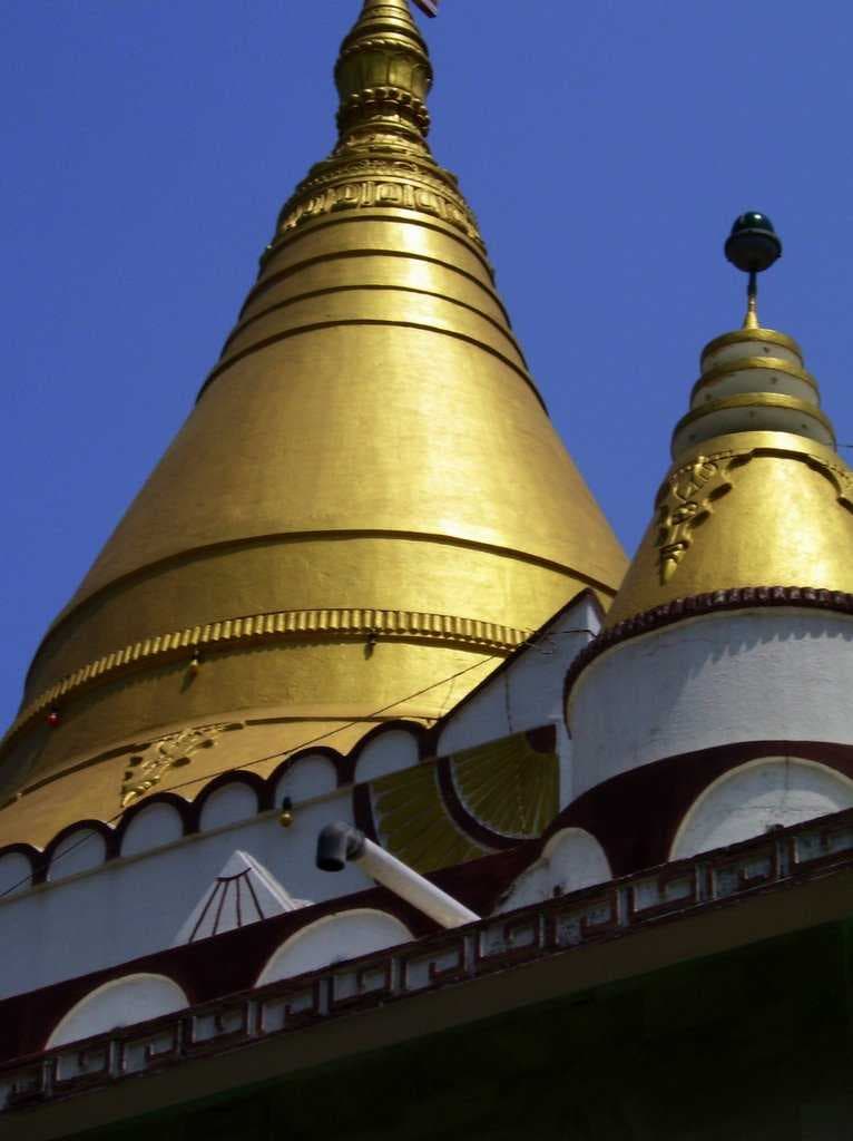 A TURF OF BUDDHIST BURMISE TEMPLE ON THE WAY TO RAJGIR