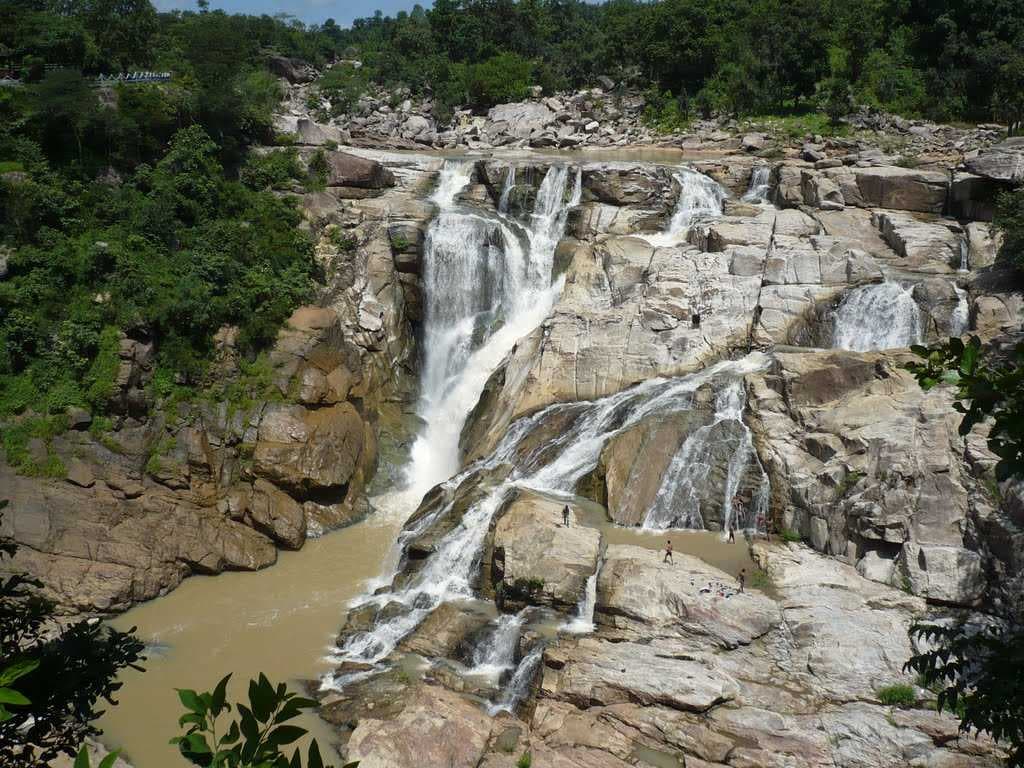 Dasham Falls - Located in Taimara Near Ranchi, the falls is surrounded by Lush Greenery