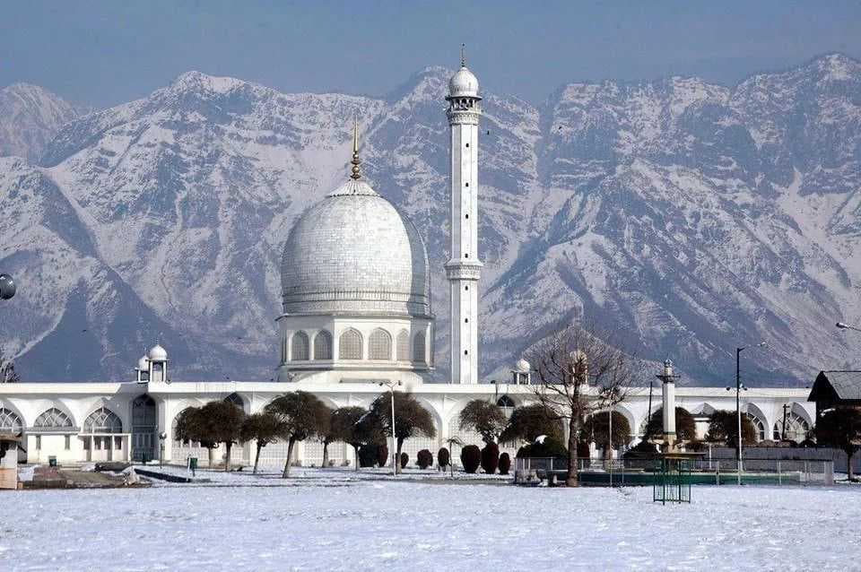 Hazratbal Shrine - Located in the Northern Bank of Dal Lake