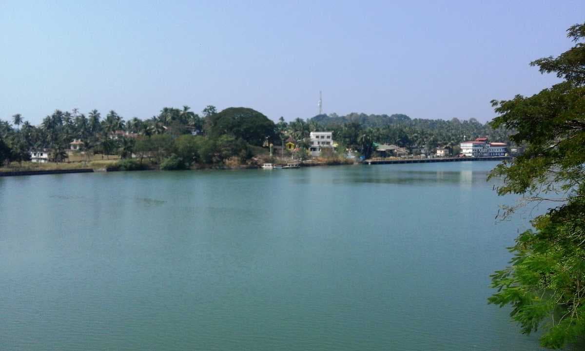 Mahe, Thalaserry travel image