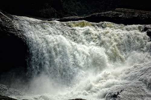 Papanasam Falls travel image