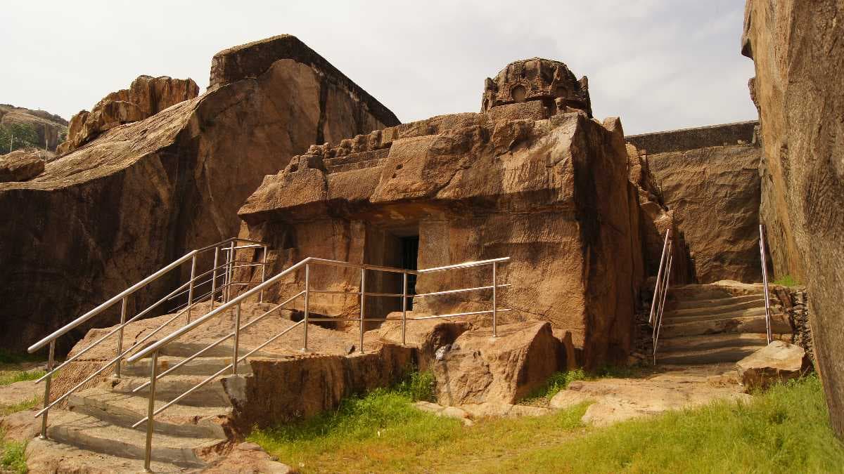 Kalugumalai travel image
