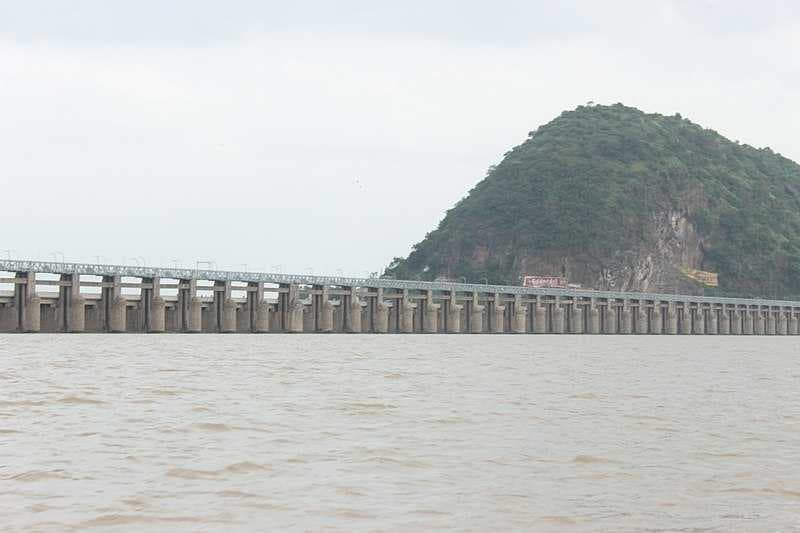 Prakasham Barrage during daytime.