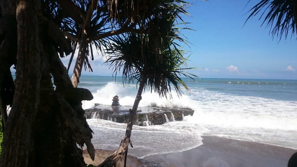 Batu Bolong Beach travel image