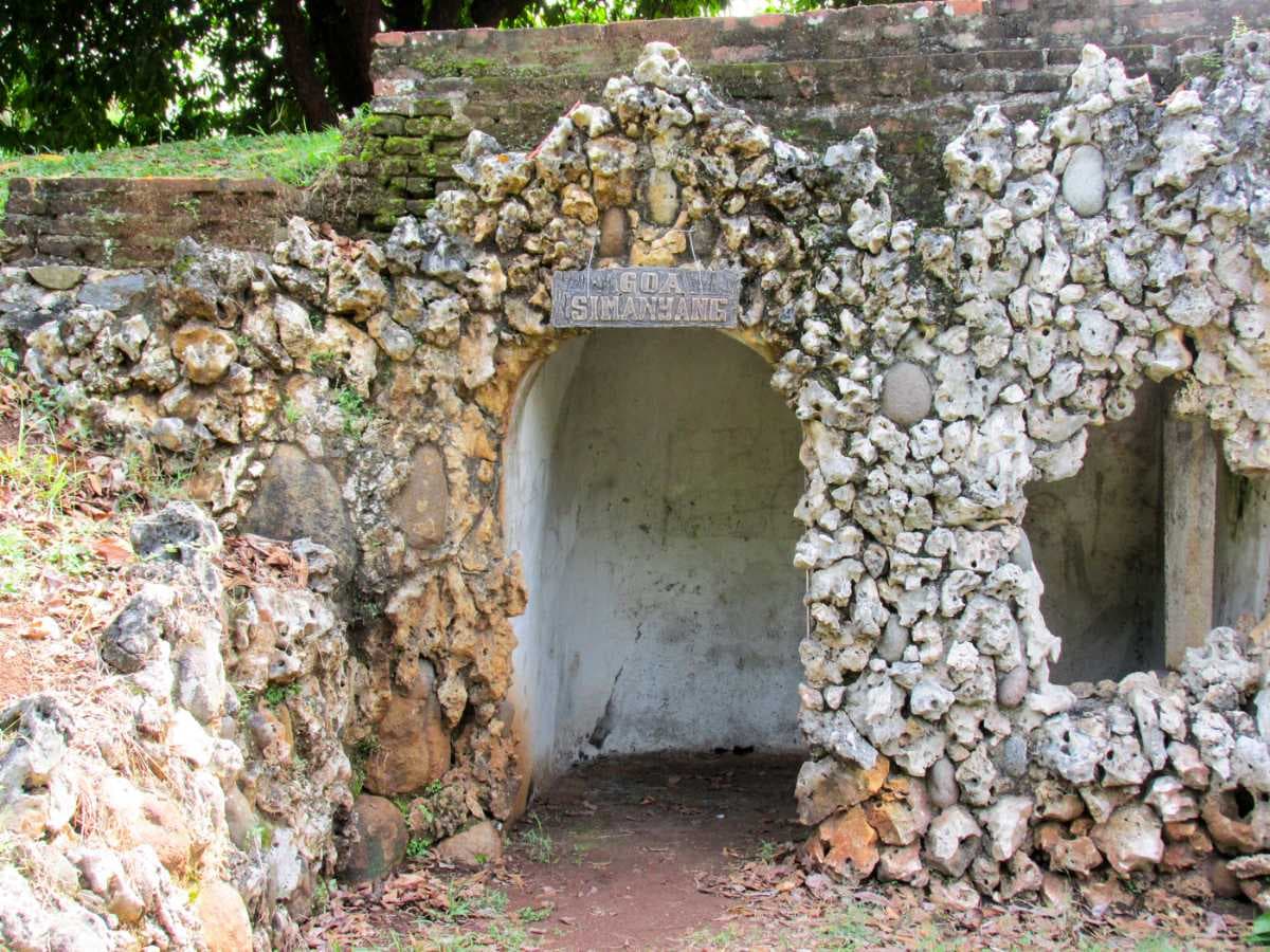 Simanyangi Cave in Sunyaragi Stone Cave