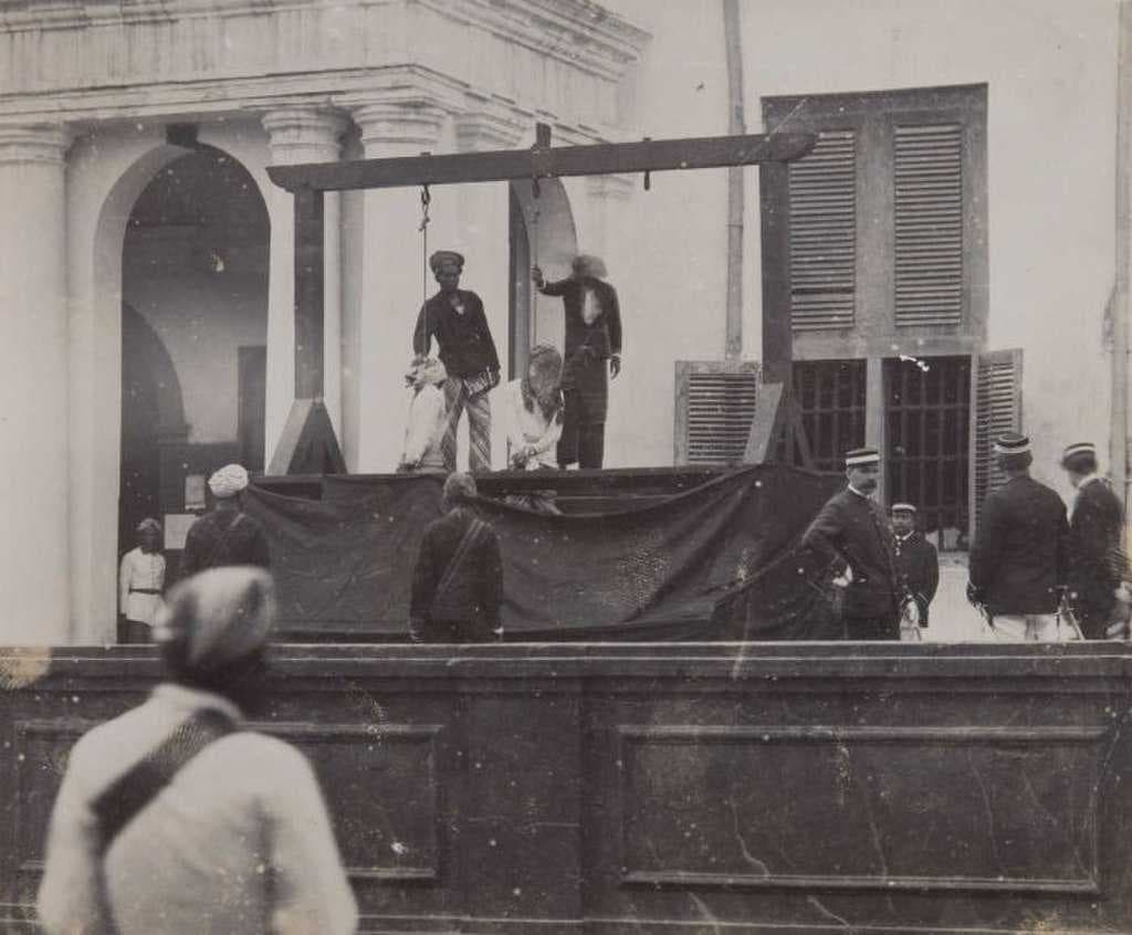 Executions took place in the Stadhuisplein in front of the city hall building (ca. 1900)