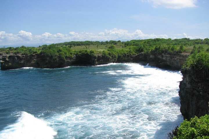 Limestone Cliff at Mushroom bay, Nusa Lembongan