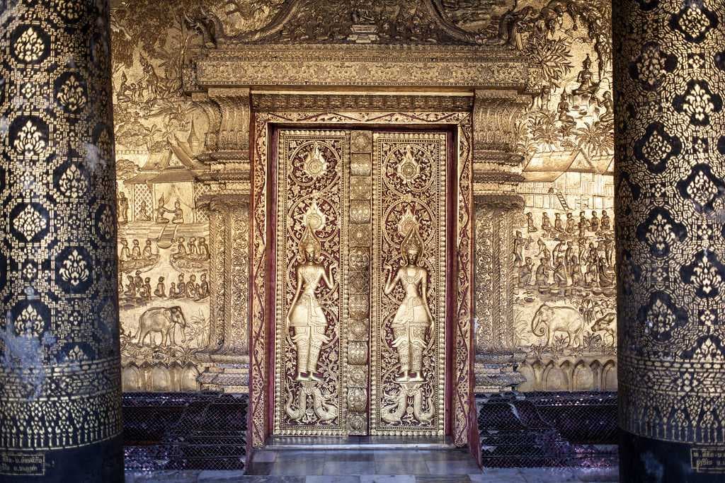 Exquisite artwork in Wat Mai.