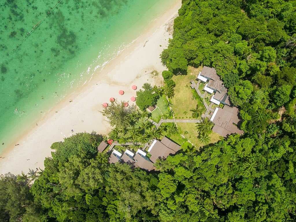 Drone footage of Manukan Island Resort.