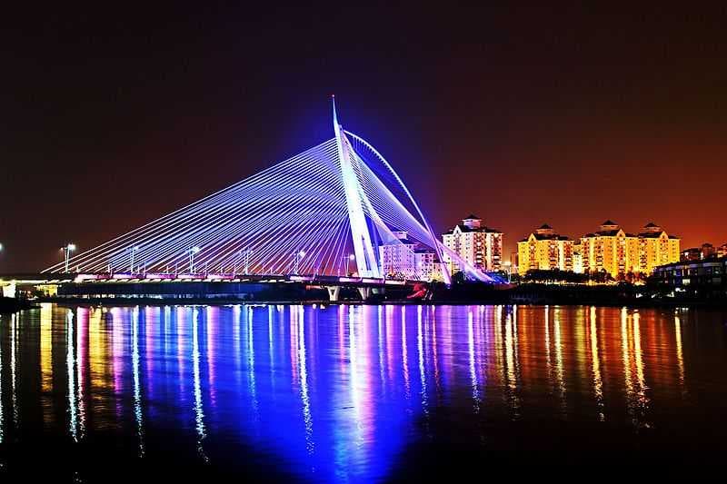 Seri Wawasan looking spectacular at night