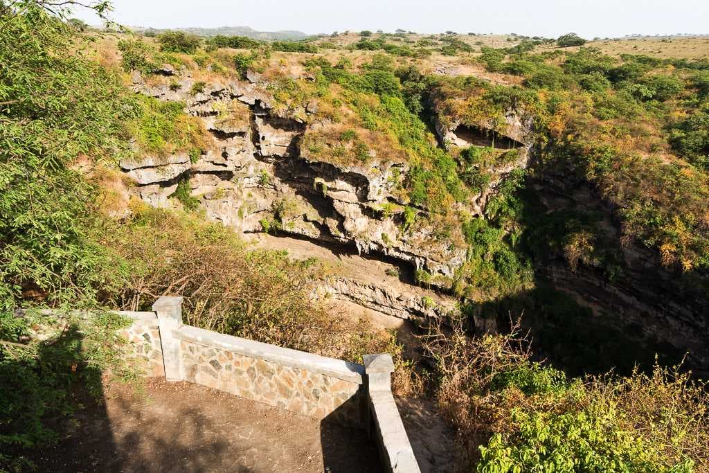 Tawi Atayr Sinkhole, Wadi Darbat