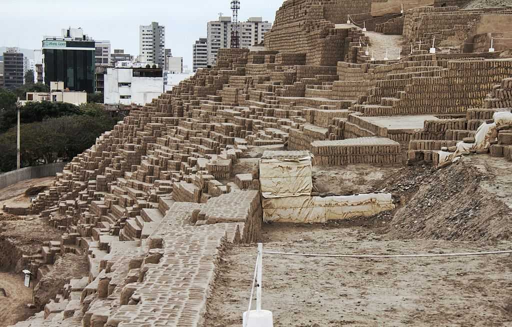 Huaca pucllana travel image