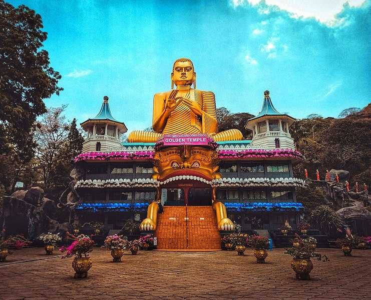Rangiri Dambulla Cave Temple