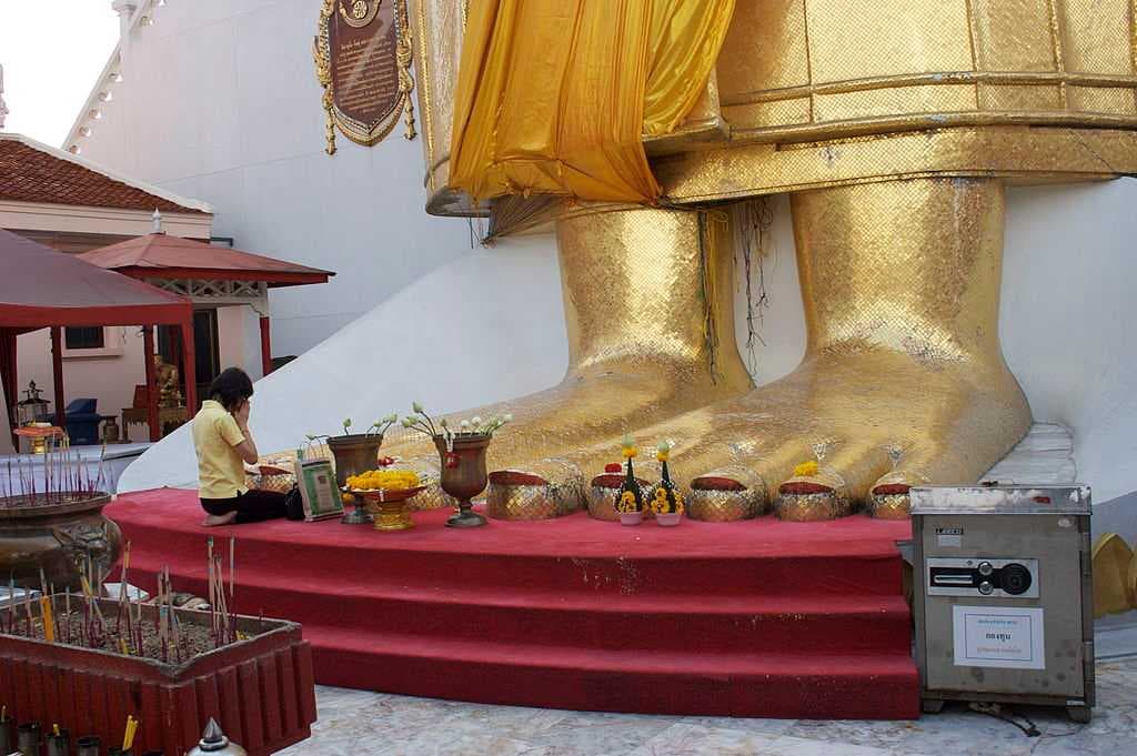 Wat Intharawihan travel image