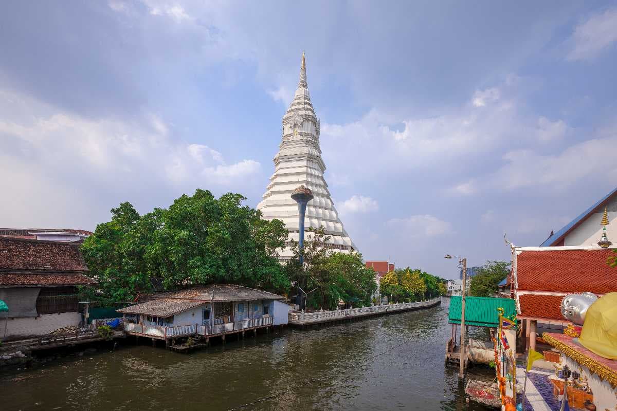 Wat Paknam Bhasicharoen travel image