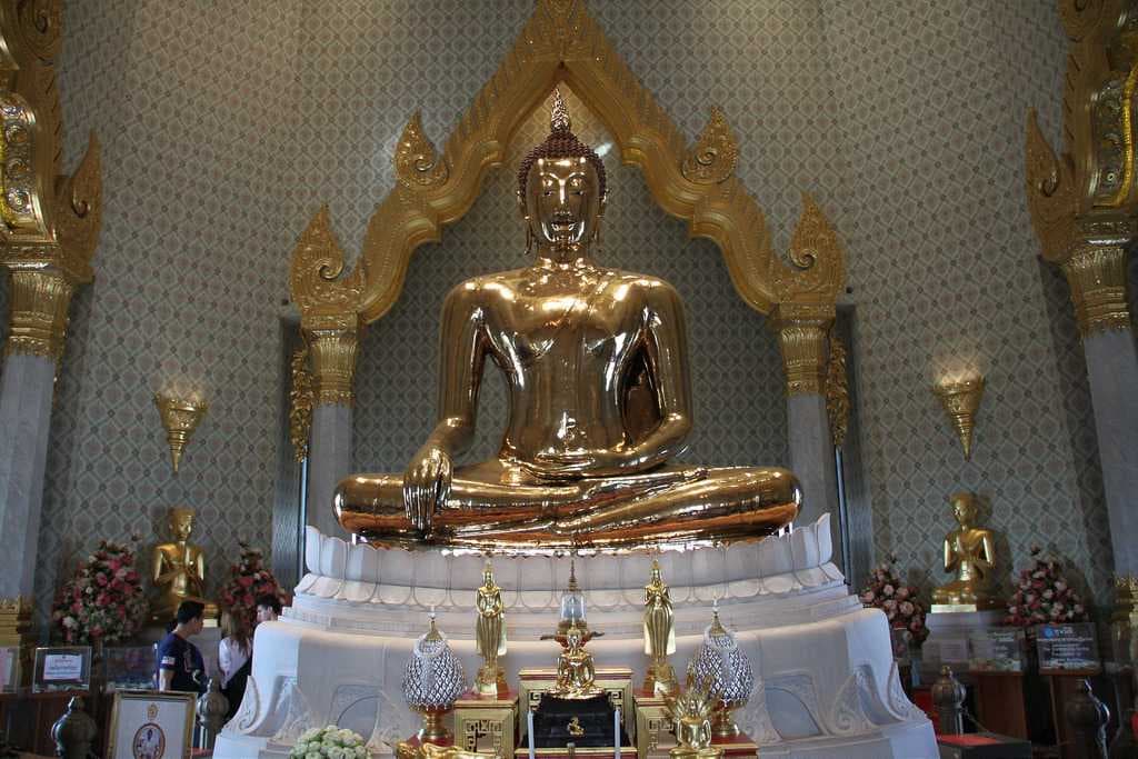 Wat Traimit travel image