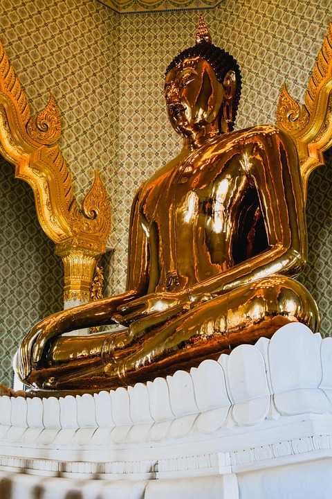 Wat Traimit travel image