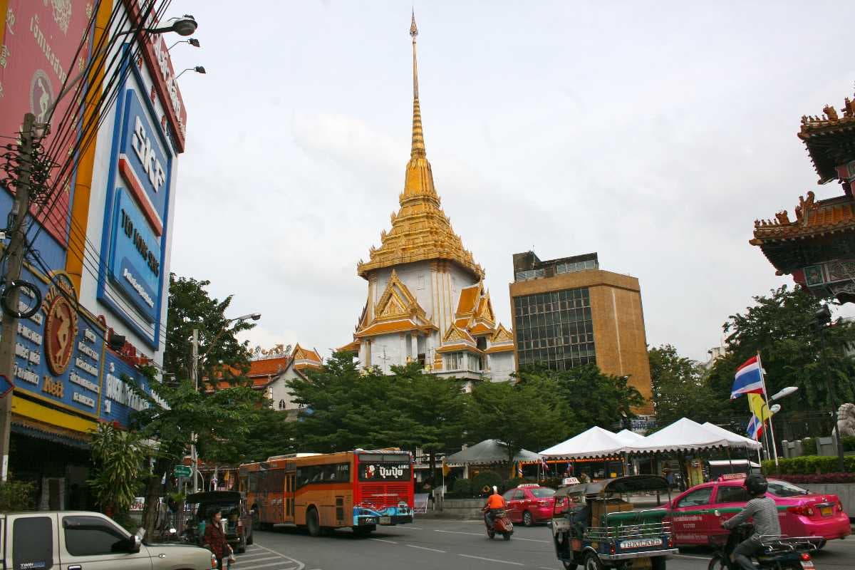 Wat Traimit travel image
