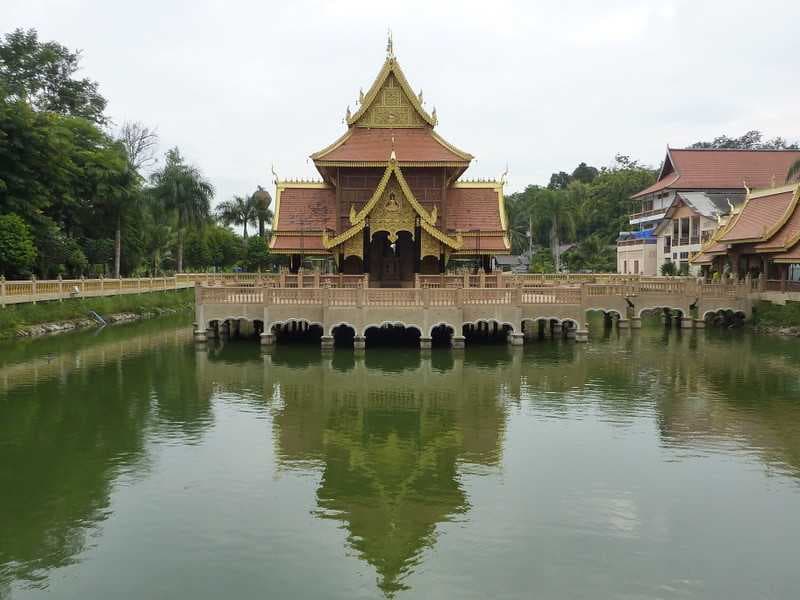 Wat Phrathat Pha Ngao - Sacred Shrine Near Golden Triangle