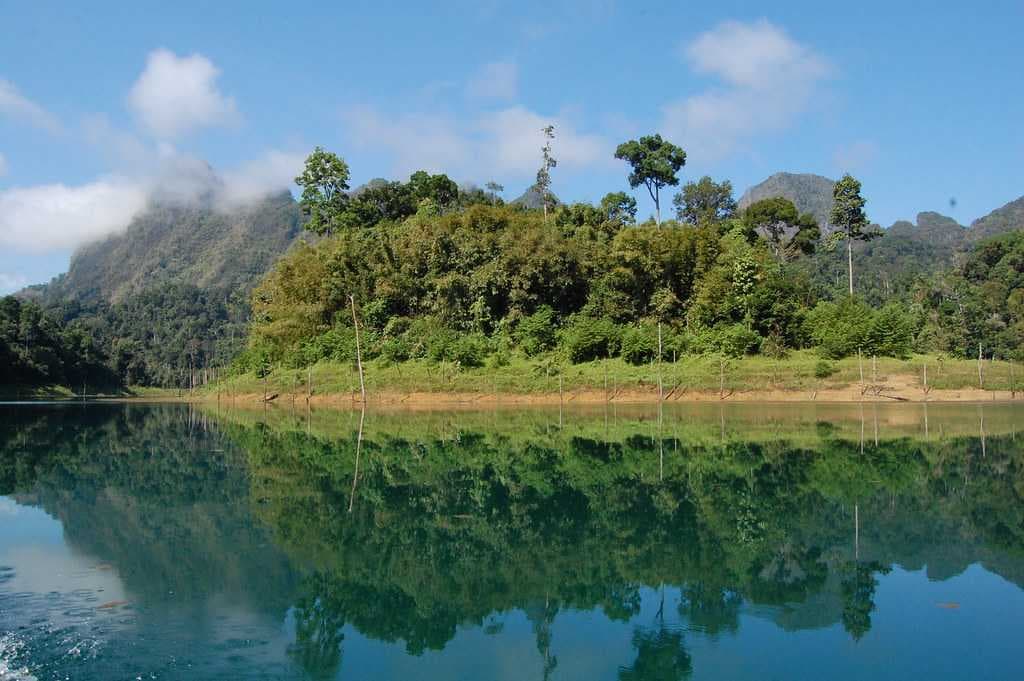 Cheow Lan Lake - Artificial Lake in Khao Sok NP