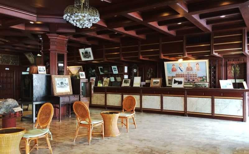 Thavron Hotel - Well-Known for its 1960s Decors