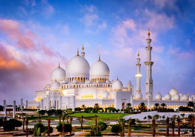 Sheikh Zayed Grand Mosque - Most Famous Land Mark in Abu Dhabi