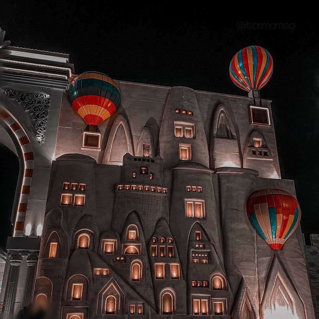 Türkiye Pavilion features a stunning facade inspired by the famous hot air balloons of Cappadocia.