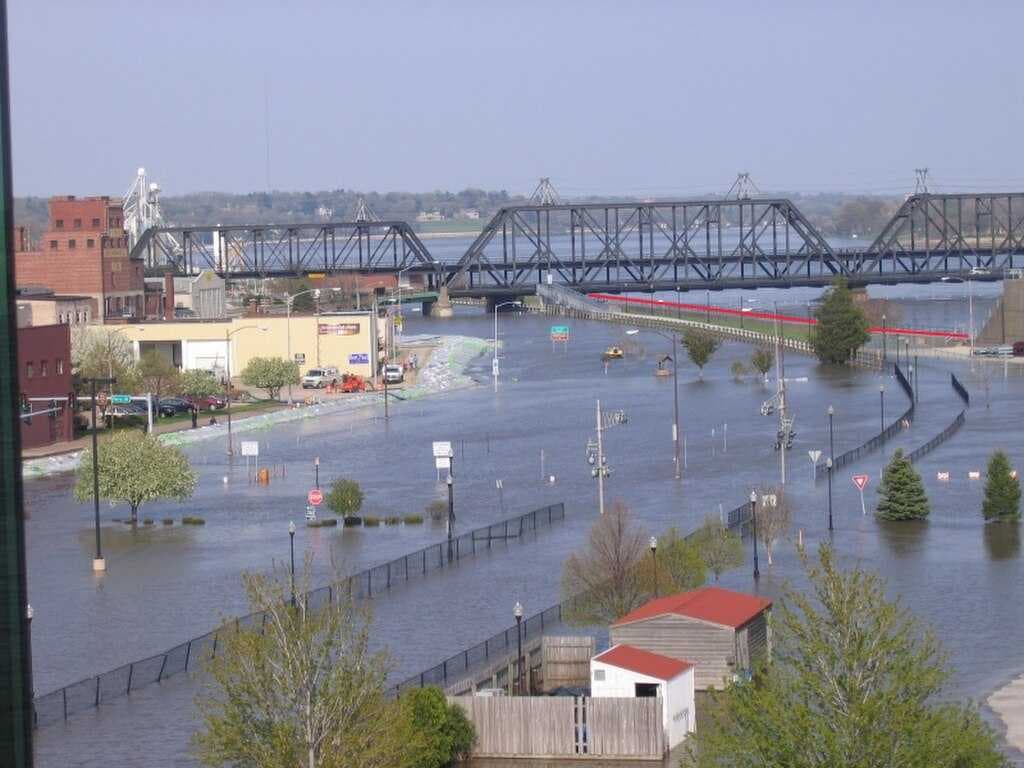 Flooding on April 30, 2008. The red line (at the top right) indicates where the Mississippi River should be. The picture was taken from the Skybridge.