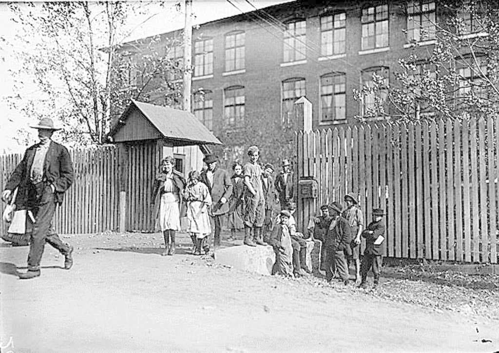 Child workers at Merrimac Mills in Huntsville, November 1910, photograph by Lewis Hine