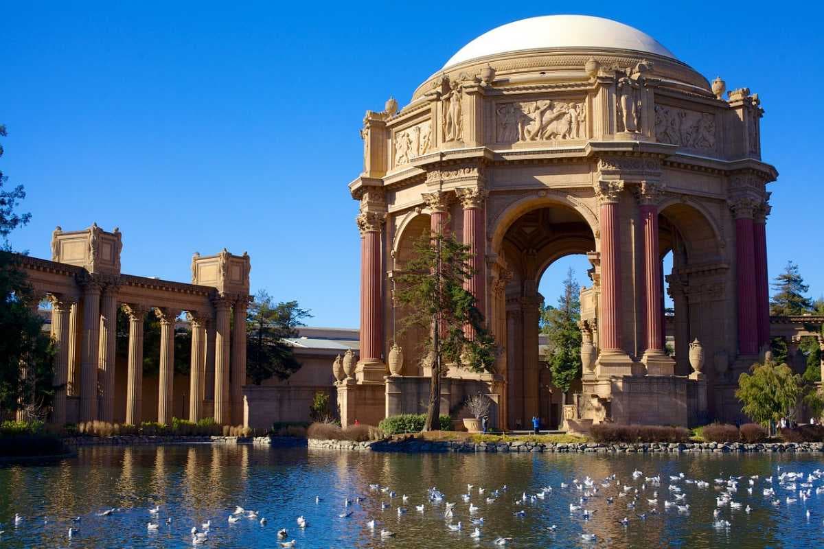 A beautiful picture of the Palace of Fine Arts, San Francisco