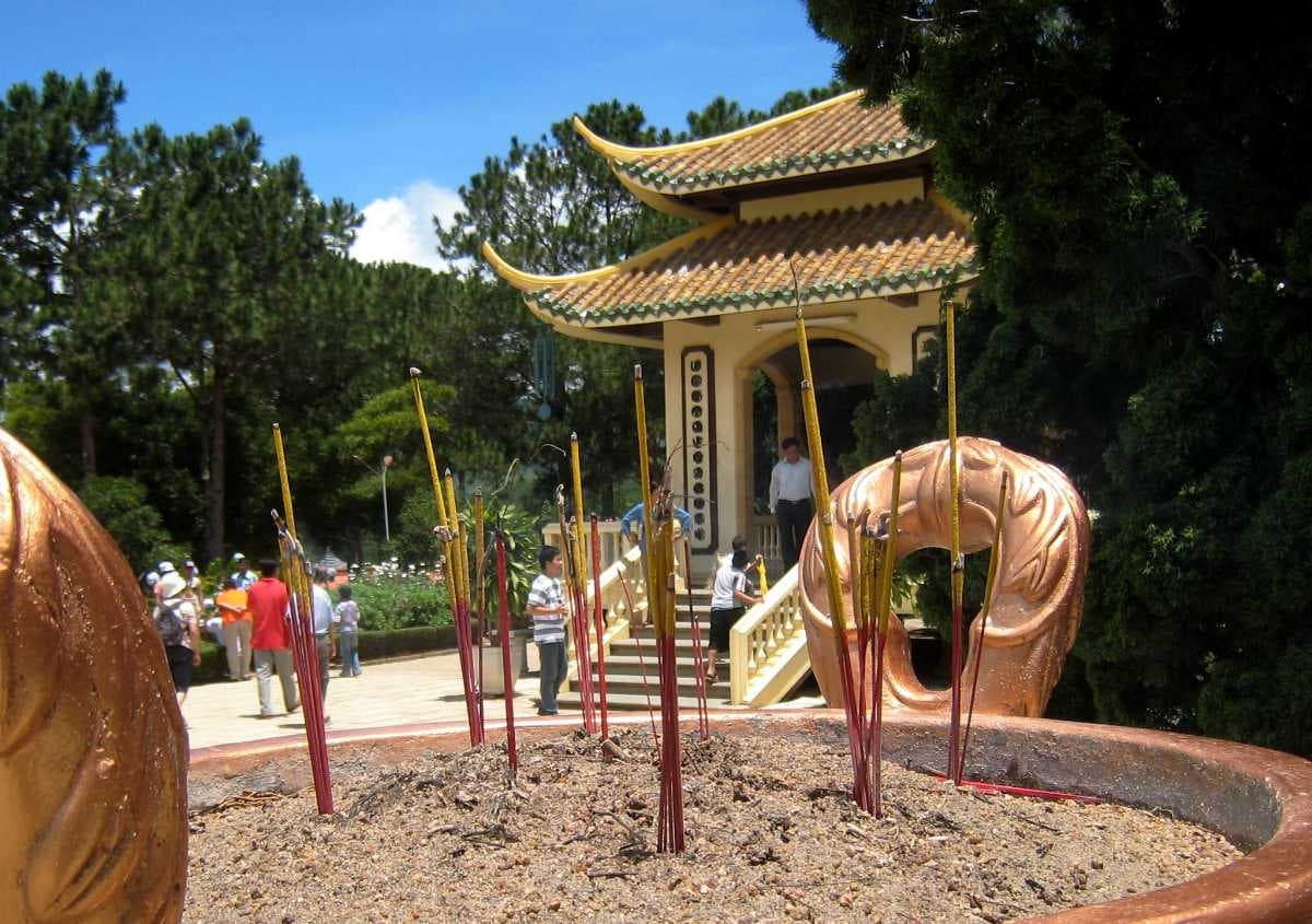 Incense at Truc Lam Pagoda