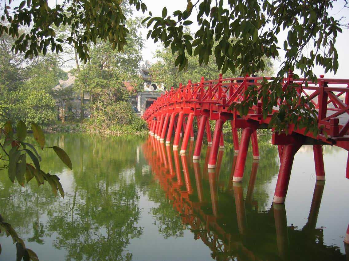 Cau The Huc travel image