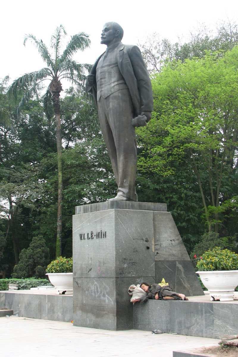 Statue of Lenin travel image