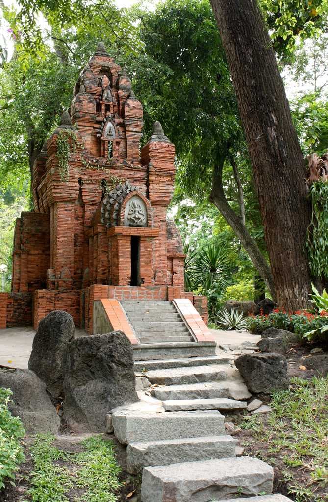 Tao Dan Park travel image