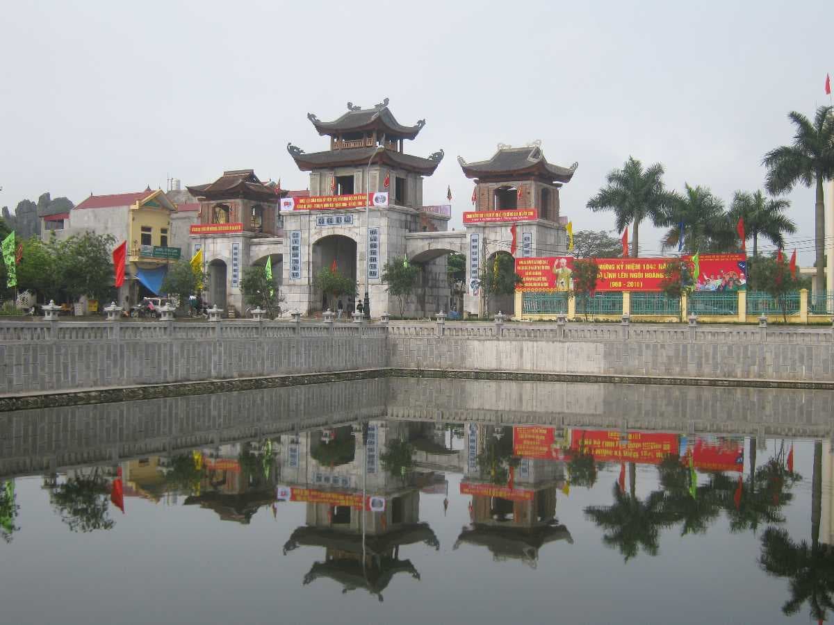 Hoa Lu travel image