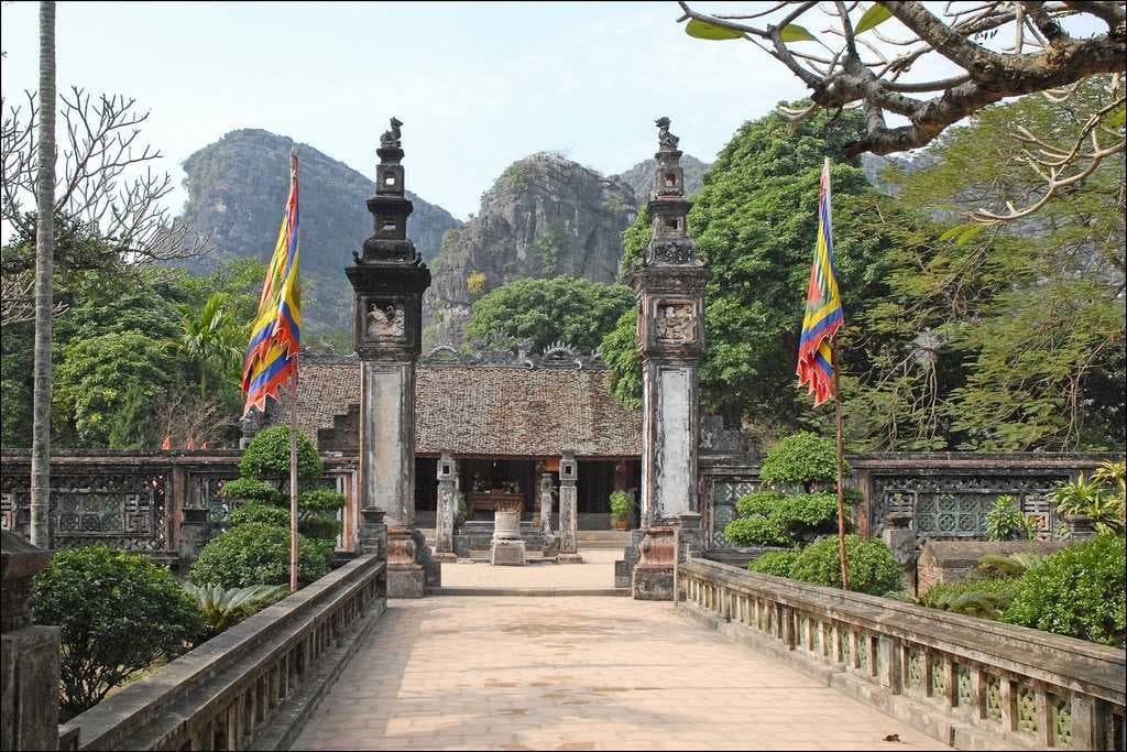 Hoa Lu travel image