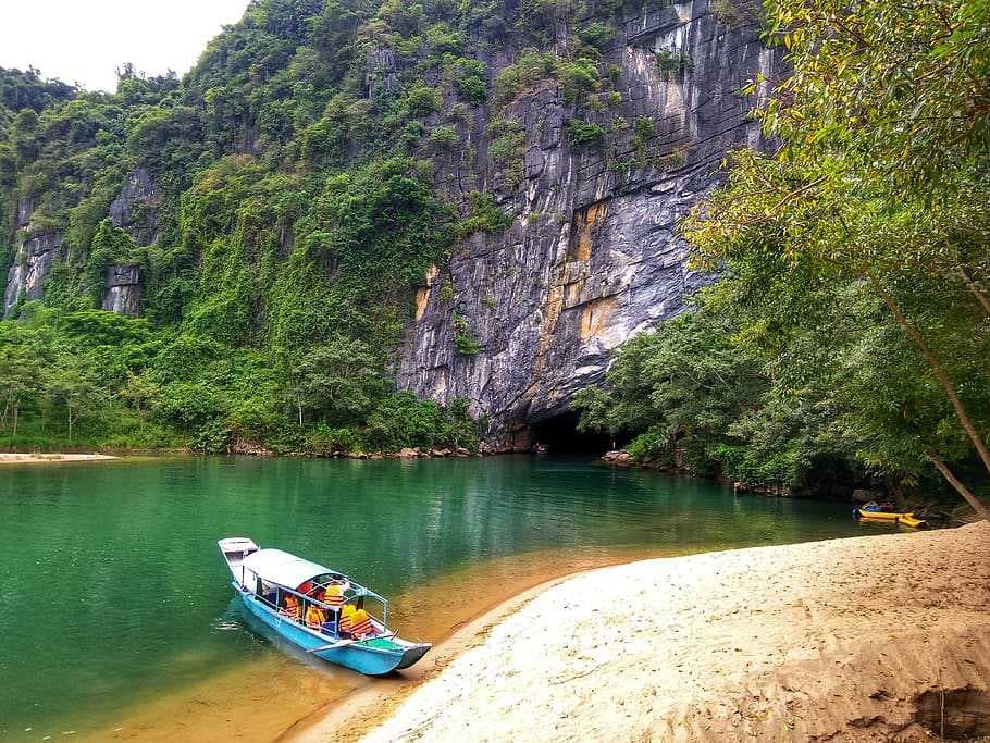 Exploring the Phong Nha caves